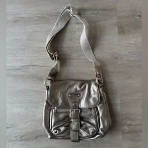 Michael Kors Crossbody Messenger Bag Purse Metallic Pebbled Leather Gold Logo